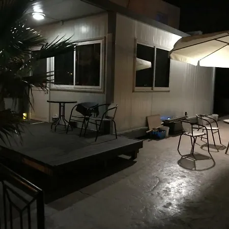 Blue Skies 2: 2 Beds, 9 Min Walk To Beach *